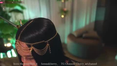 Maria- OF sensual bee online show from November 3, 11:17 pm