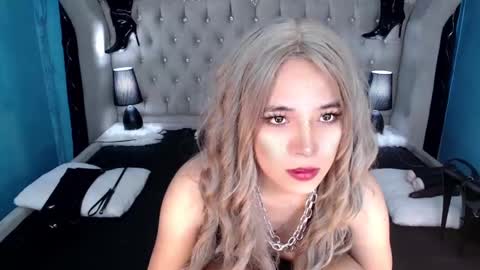 Snapshot of seraphinaheather chatting on March 8, 1:57 pm Chloe online show from March 8, 1:57 pm