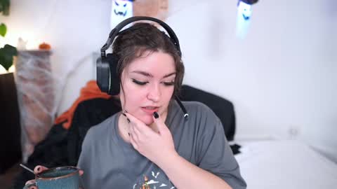 SeraReads online show from October 28, 2:07 pm