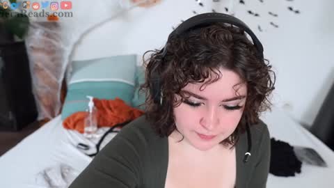 SeraReads online show from November 1, 5:12 pm