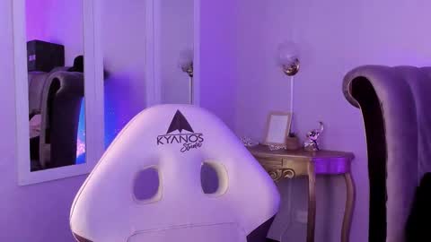 Snapshot of seren_bleck chatting on September 23, 2:49 am Seren Follow me online show from September 23, 2:49 am