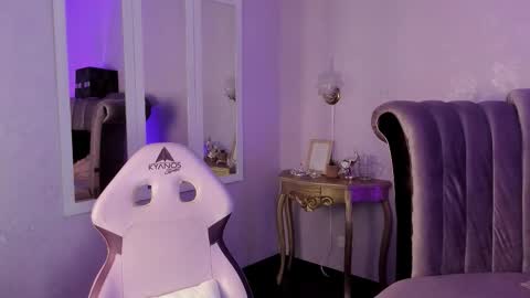 Snapshot of seren_bleck chatting on September 19, 3:43 am Seren Follow me online show from September 19, 3:43 am