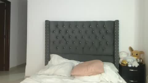 sararoussee online show from February 24, 2:36 am