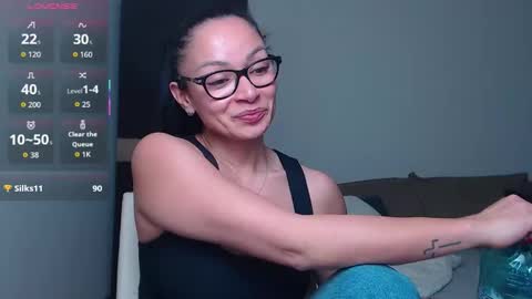 SereneSophi online show from March 2, 7:15 am