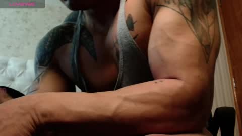sergio_saenzmuscle online show from December 4, 4:43 pm