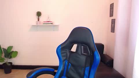 Thomas online show from November 18, 2:53 pm