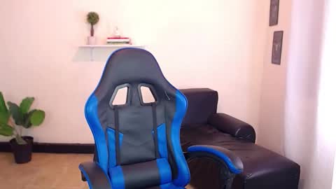 Thomas online show from November 25, 3:33 pm