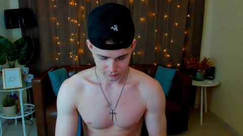 Snapshot of sevans14 chatting on January 25, 1:43 am SevanS14 online show from January 25, 1:43 am