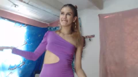 Snapshot of sex_forever77 chatting on January 14, 7:21 pm Karol y antony online show from January 14, 7:21 pm