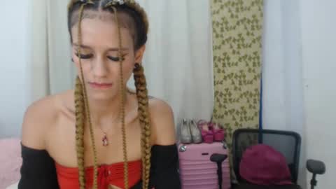 Snapshot of sex_forever77 chatting on February 17, 10:38 pm Karol y antony online show from February 17, 10:38 pm