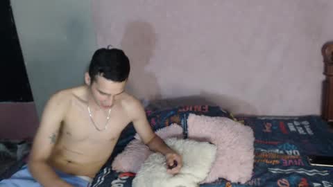Snapshot of sex_forever77 chatting on December 2, 5:51 am Karol y antony online show from December 2, 5:51 am