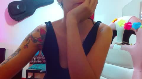 Snapshot of sexmilkdirty chatting on February 27, 12:46 am sexmilkdirty online show from February 27, 12:46 am