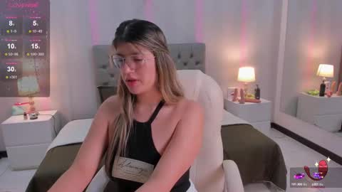 Snapshot of sexmilla_ chatting on March 4, 10:05 pm My name is sexmilla Dont forget to follow me online show from March 4, 10:05 pm
