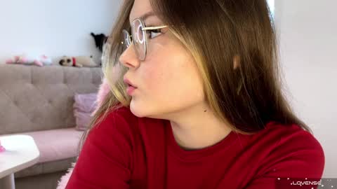 Snapshot of sexstar_l1fstyl3 chatting on December 5, 9:55 am Diana online show from December 5, 9:55 am