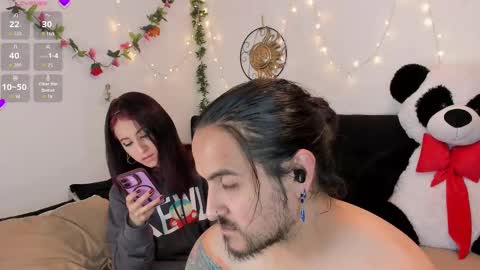 Snapshot of sextape_couple chatting on October 9, 3:45 am Ask me online show from October 9, 3:45 am