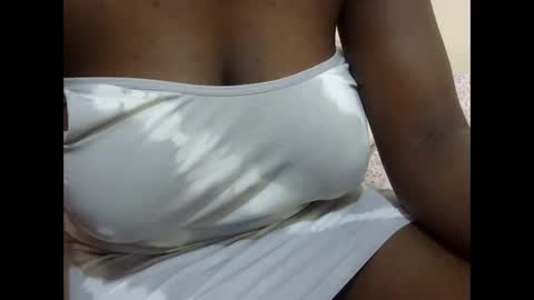 Snapshot of sexxy_maya1 chatting on October 4, 11:08 am sexxy_maya1 online show from October 4, 11:08 am