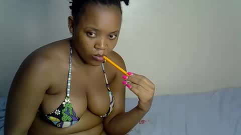 sexxythea_ online show from October 28, 8:43 pm