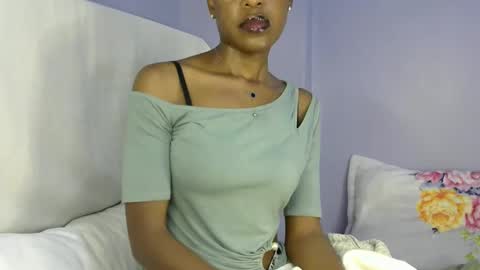 Snapshot of sexy_b7 chatting on September 10, 2:45 am kiki online show from September 10, 2:45 am