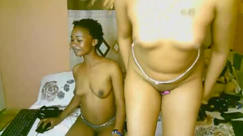 Snapshot of sexy_bluegirl chatting on October 8, 3:07 pm sexy_bluegirl online show from October 8, 3:07 pm