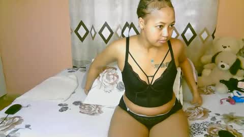 Snapshot of sexy_bluegirl chatting on October 5, 8:12 am sexy_bluegirl online show from October 5, 8:12 am