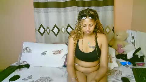 Snapshot of sexy_bluegirl chatting on October 17, 1:37 pm sexy_bluegirl online show from October 17, 1:37 pm