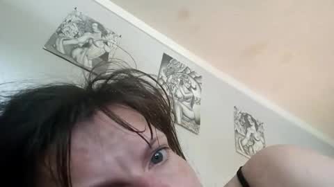 sexy_brunette8826 online show from April 21, 11:45 pm