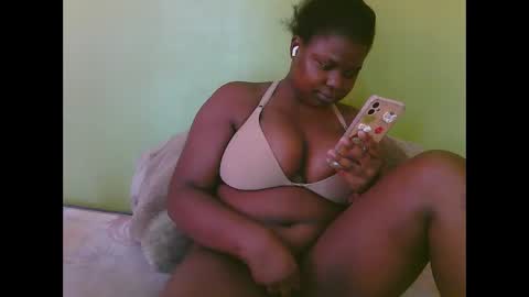 Snapshot of sexy_divana chatting on February 19, 6:11 am sexy_divana online show from February 19, 6:11 am