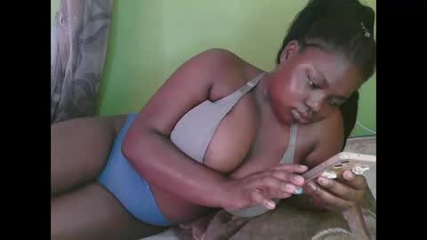 Snapshot of sexy_divana chatting on February 6, 4:53 am sexy_divana online show from February 6, 4:53 am