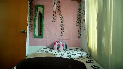 sexy lolas online show from January 7, 9:09 pm