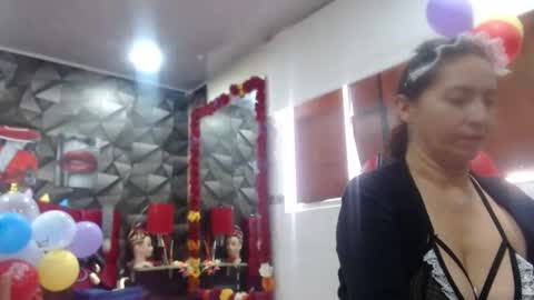 Snapshot of sexy_mature_hot01 chatting on October 16, 4:28 pm MARIPOSA online show from October 16, 4:28 pm