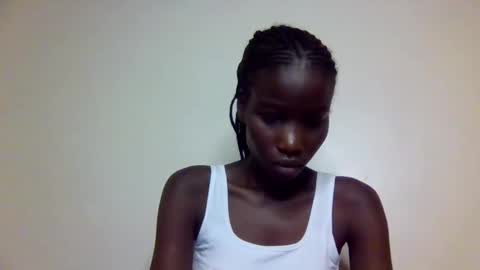 Snapshot of sexy_petittie chatting on October 19, 3:00 am sexy_petittie online show from October 19, 3:00 am