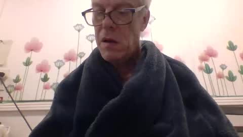 Snapshot of sexy_white_daddy chatting on September 21, 9:24 am Daddy online show from September 21, 9:24 am