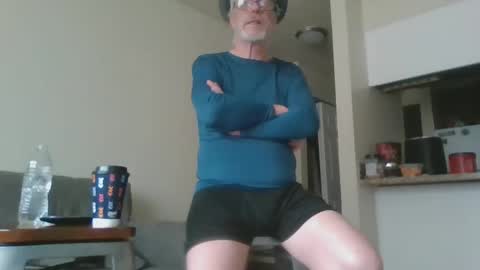 Snapshot of sexy_white_daddy chatting on February 26, 11:19 pm Daddy online show from February 26, 11:19 pm