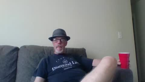 Snapshot of sexy_white_daddy chatting on March 8, 11:07 pm Daddy online show from March 8, 11:07 pm