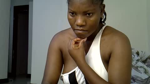 Snapshot of sexy_yello chatting on October 15, 12:36 am Bantu girl online show from October 15, 12:36 am