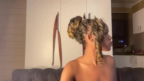 sexyasszeeee online show from November 18, 5:27 pm