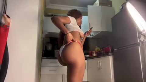 Snapshot of sexyasszeeee chatting on October 2, 6:28 pm sexyasszeeee online show from October 2, 6:28 pm