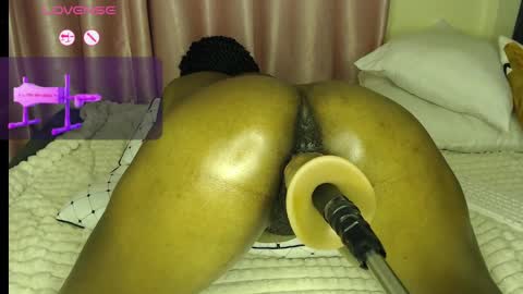 Snapshot of sexycabdy chatting on February 10, 11:34 pm sexycabdy online show from February 10, 11:34 pm