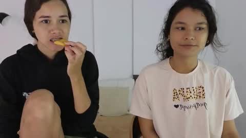 Snapshot of sexychanell_18 chatting on October 5, 1:08 pm chanell and yina online show from October 5, 1:08 pm