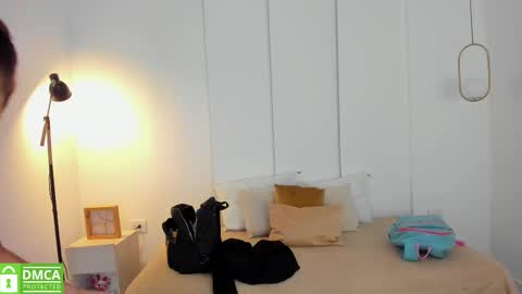 Snapshot of sexychanell_18 chatting on February 19, 7:16 pm chanell and yina online show from February 19, 7:16 pm