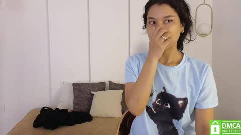 Snapshot of sexychanell_18 chatting on September 19, 1:37 pm chanell and yina online show from September 19, 1:37 pm