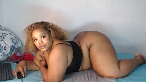 Snapshot of sexychill2000 chatting on October 14, 10:24 pm SEXYCHILL online show from October 14, 10:24 pm