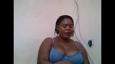 Snapshot of sexydove2 chatting on October 6, 7:04 am EMILY online show from October 6, 7:04 am