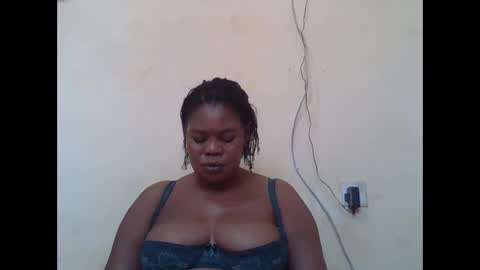 Snapshot of sexydove2 chatting on October 16, 12:16 pm EMILY online show from October 16, 12:16 pm