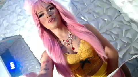 Snapshot of sexyhotbabe18 chatting on September 28, 3:59 am sexyhotbabe18 online show from September 28, 3:59 am