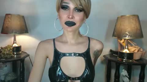 Snapshot of sexylusty2258 chatting on October 16, 5:18 am Queen Sofia online show from October 16, 5:18 am