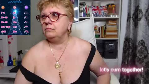 Snapshot of sexylynette4u chatting on December 16, 6:53 am sexylynette4u online show from December 16, 6:53 am