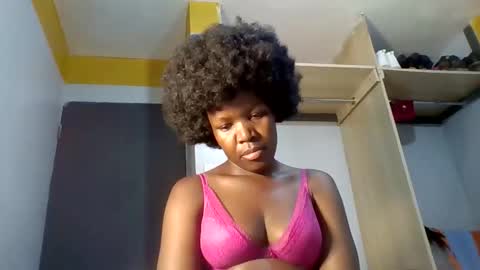 Snapshot of sexymelanin001 chatting on October 2, 7:23 pm sexymelanin001 online show from October 2, 7:23 pm