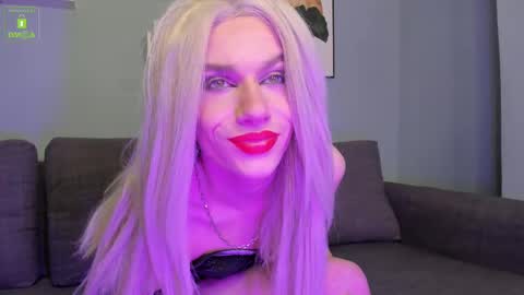 Snapshot of sexymiatrans chatting on February 19, 12:33 pm Sexy online show from February 19, 12:33 pm