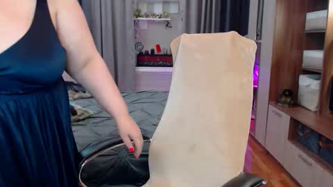 Snapshot of sexymilfsquirter chatting on September 21, 8:24 pm Victoria online show from September 21, 8:24 pm
